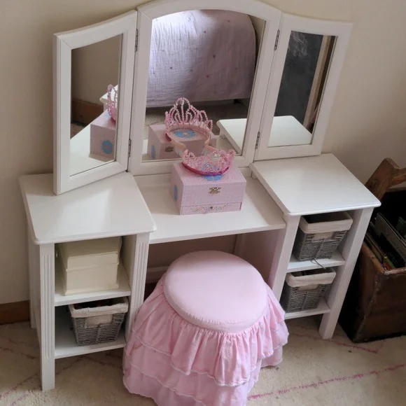 Pottery Barn Kids Madeline vanity